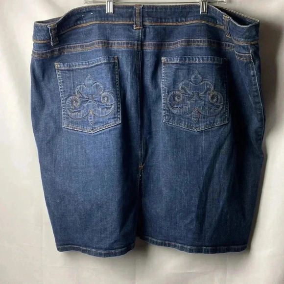 VENEZIA WOMENS SIZE 26 DENIM SKIRT  POCKETS EMBOSSED DESIGN ON BACK POCKETS - Picture 11 of 13